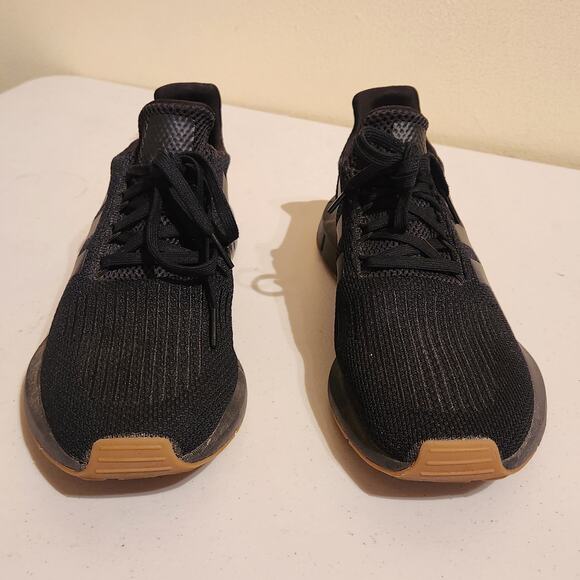 Adidas Men's Sz 8.5 Swift Run 'Black Gum' DB3603 Running Sneakers Athleisure - Picture 2 of 9
